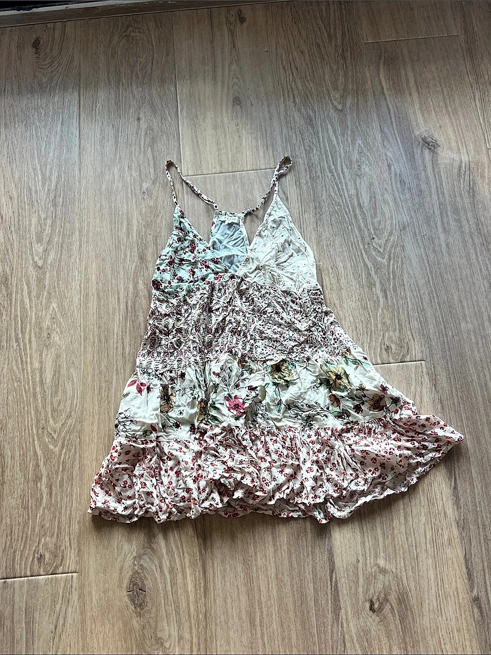 Pani Floral Mini Dress in White & Red